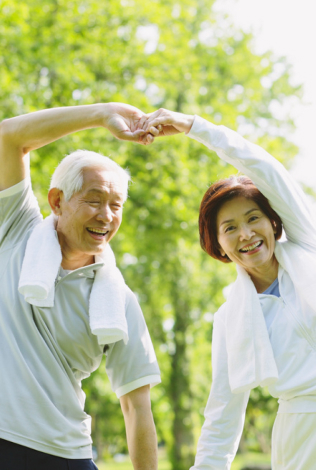 건강하게운동하고있는어르신