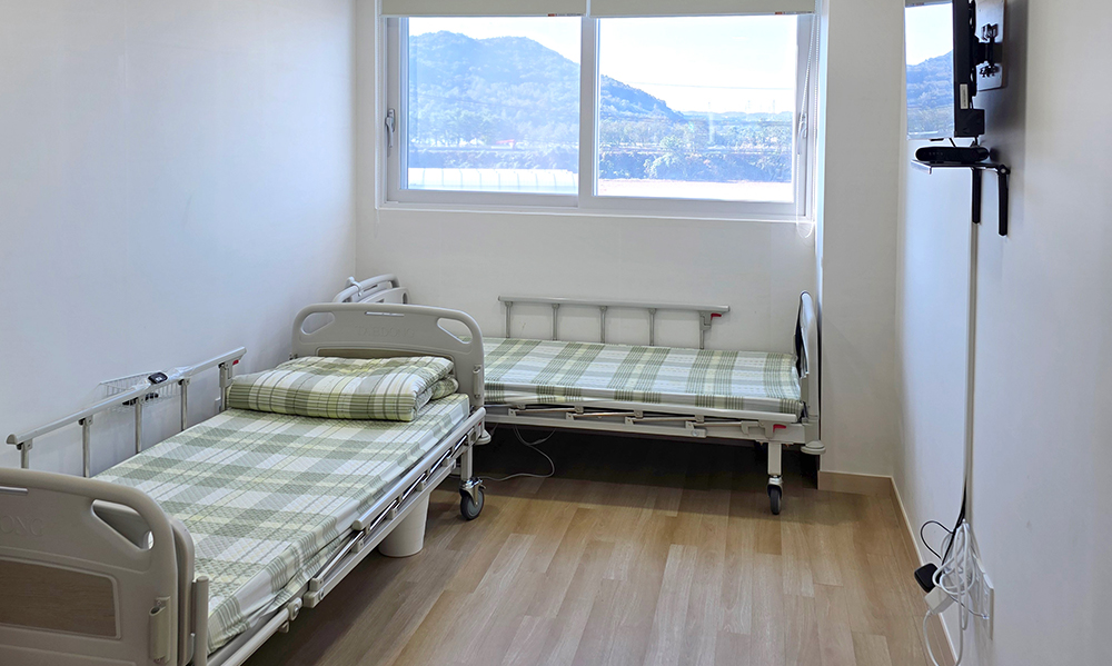 화성마더링요양원2인실침대